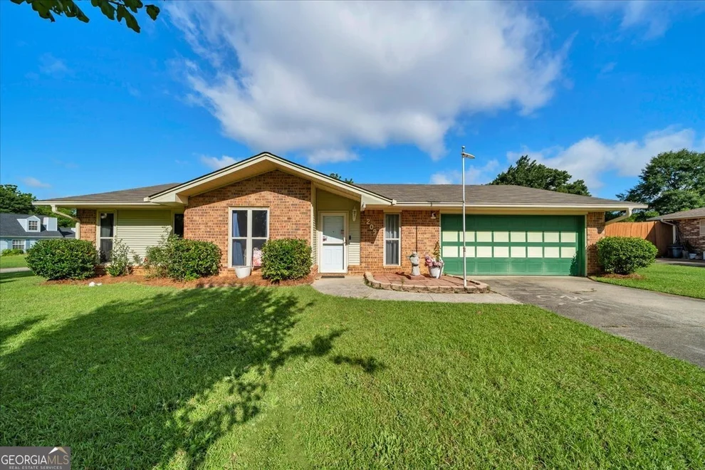 Unit for sale at 209 Lazy H Lane, Warner Robins, GA 31093