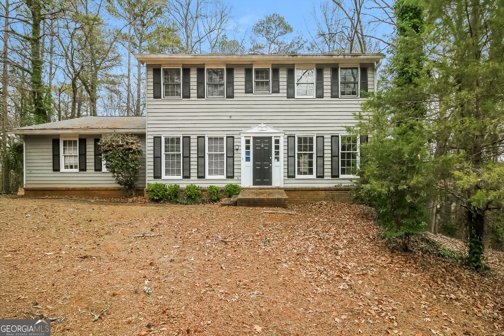 Unit for sale at 1672 Briarbend Court, Stone Mountain, GA 30088