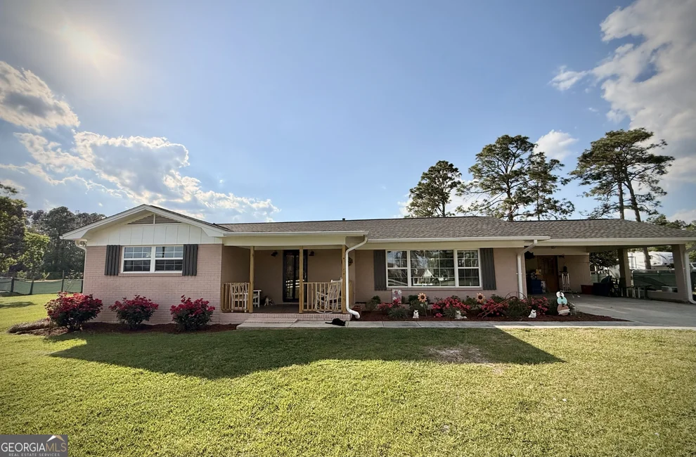 Unit for sale at 396 Douglas Highway, Hazlehurst, GA 31539
