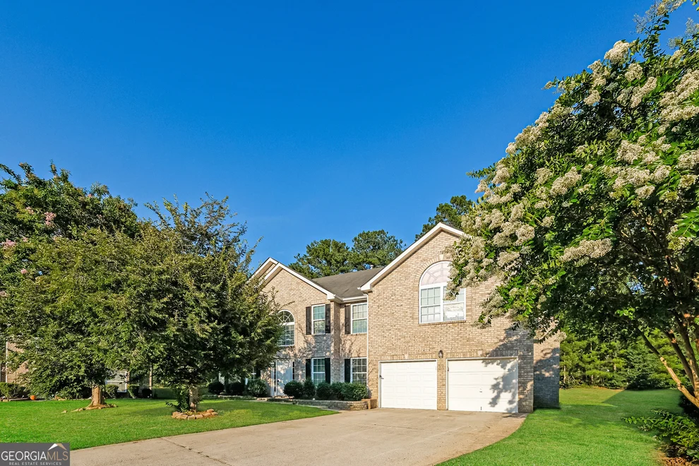 Unit for sale at 924 Ambeau Circle, McDonough, GA 30253
