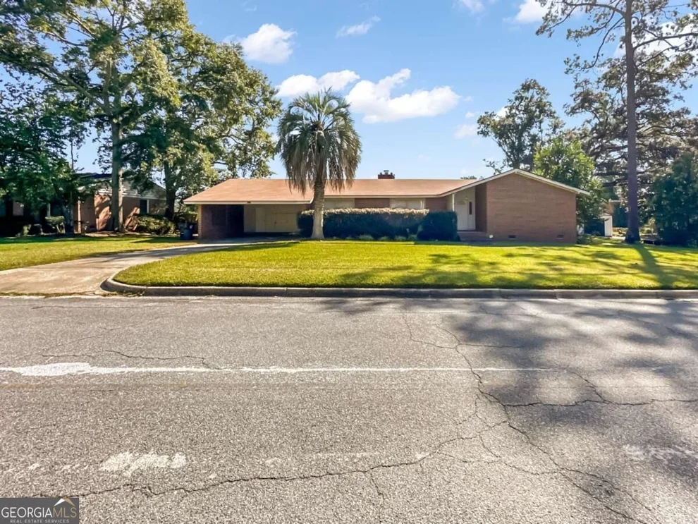 Unit for sale at 5011 Peachtree Street, Valdosta, GA 31605