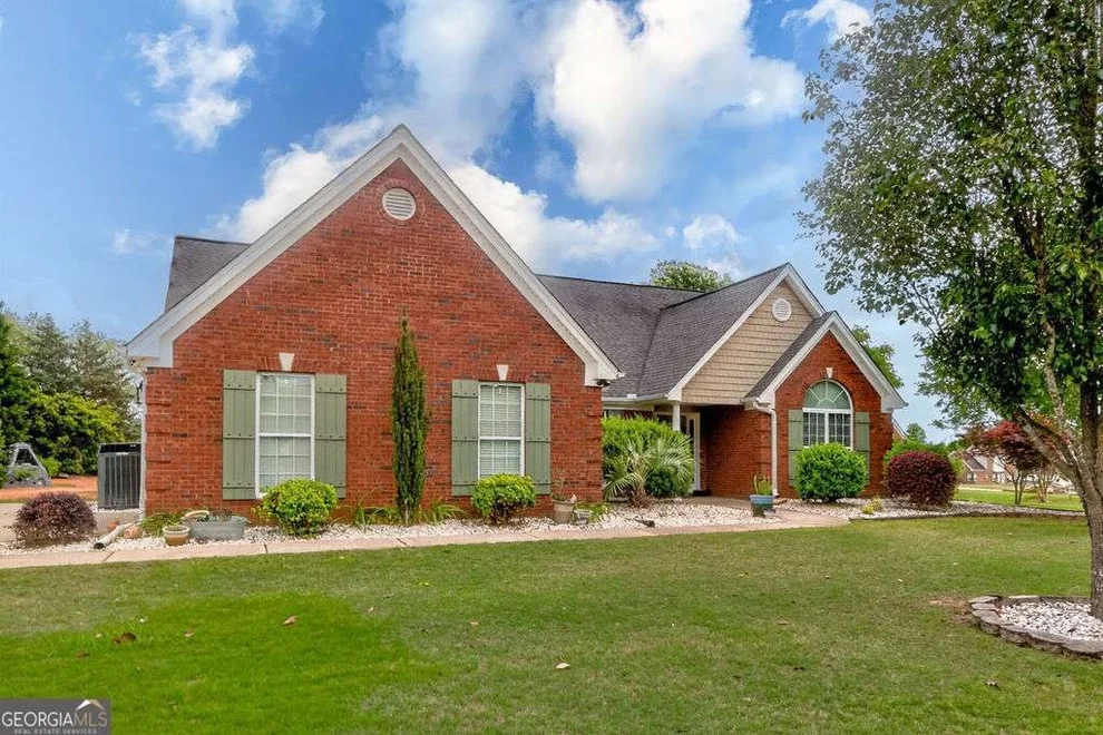 Unit for sale at 1040 Sapphire Trail, Bogart, GA 30622