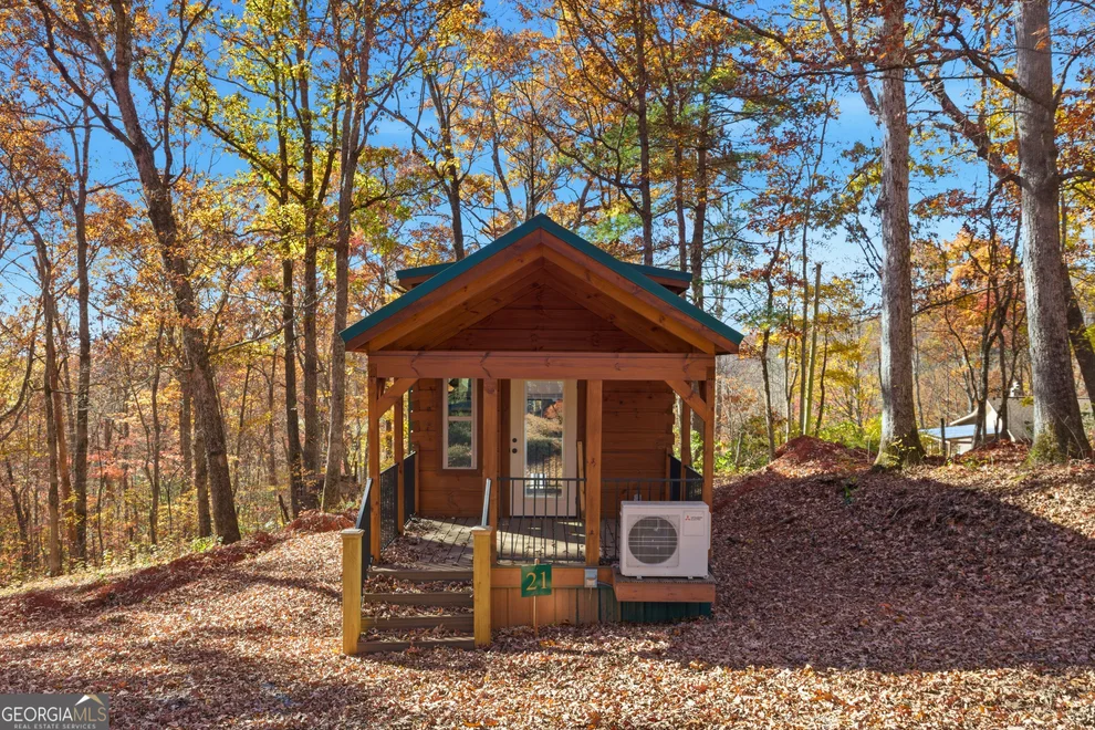 Unit for sale at 527 Saunders Road, Franklin, NC 28734