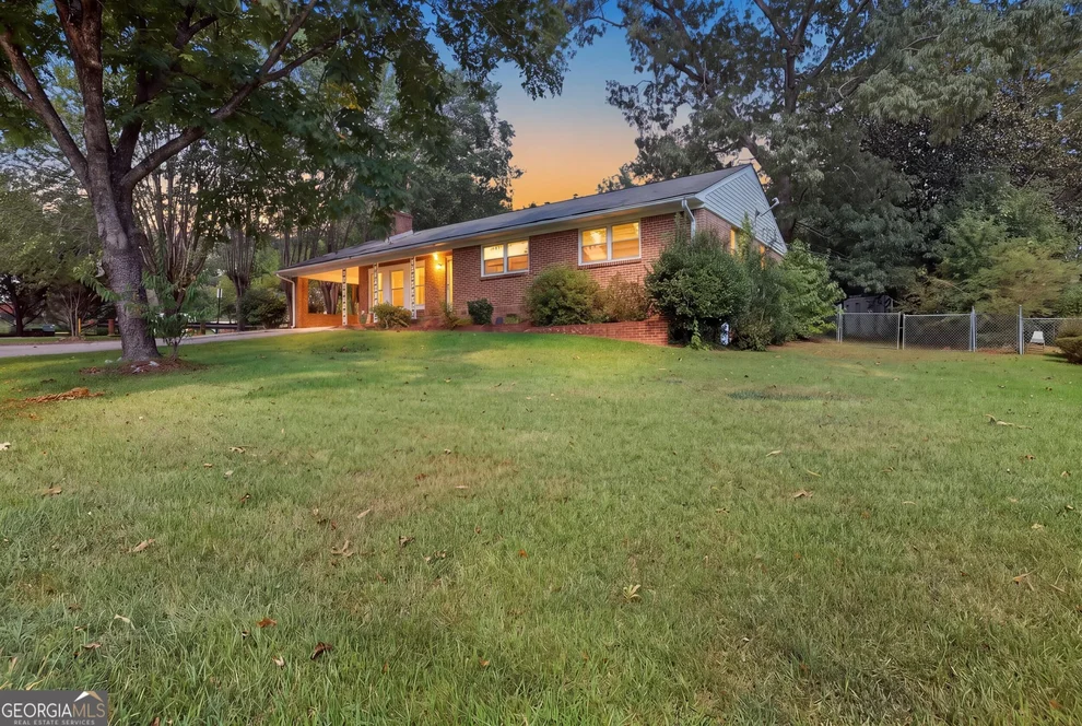 Unit for sale at 327 Poplar Street, Toccoa, GA 30577