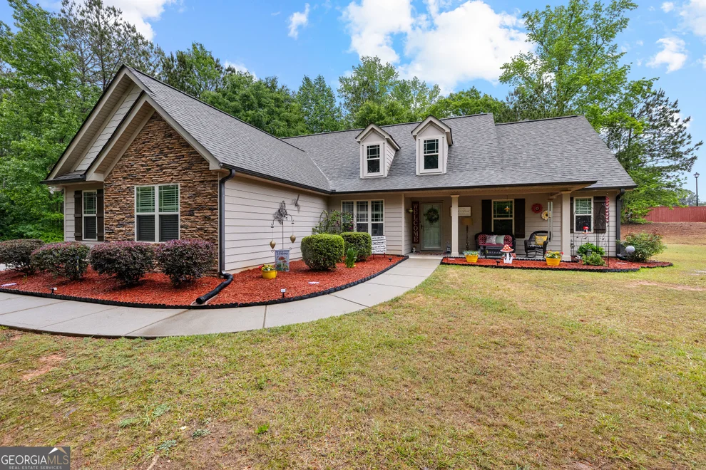 Unit for sale at 32 Brooks Lake Drive, Newnan, GA 30263