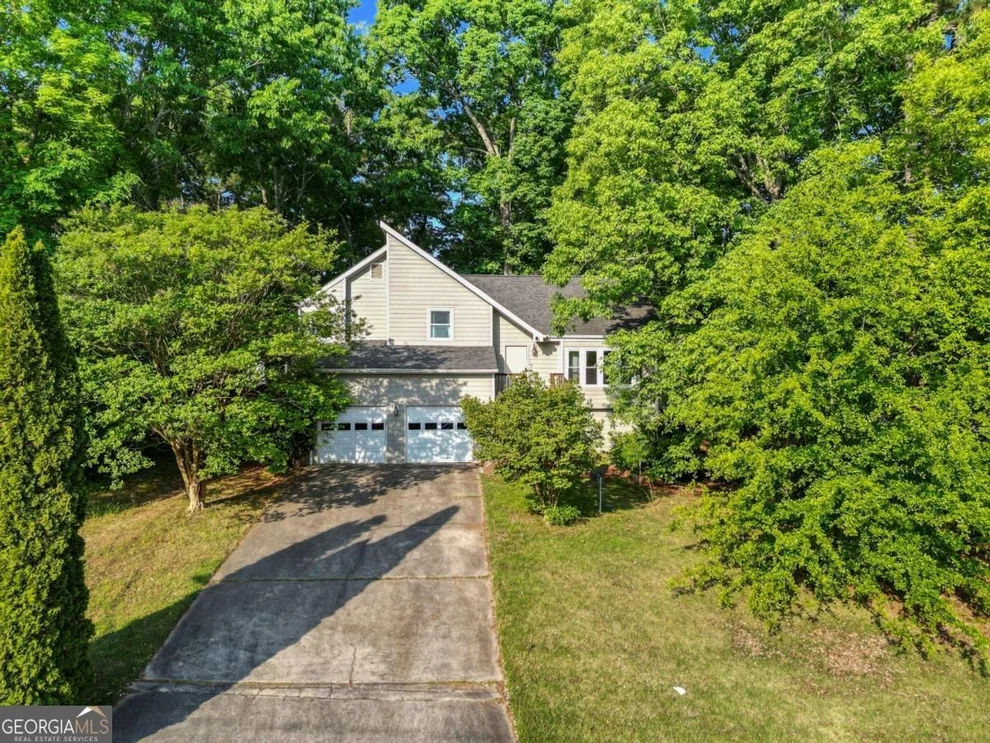 Unit for sale at 3401 Dogwood Place, Decatur, GA 30034