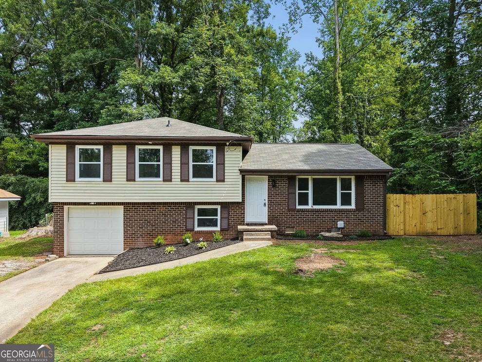 Unit for sale at 498 Queen Aliese Lane, Jonesboro, GA 30236