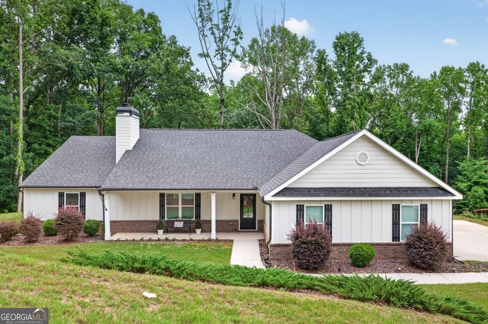 Unit for sale at 561 Oconee Lane, Commerce, GA 30529