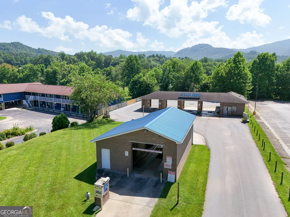 Unit for sale at 36 Royalty Lane, Dillard, GA 30537