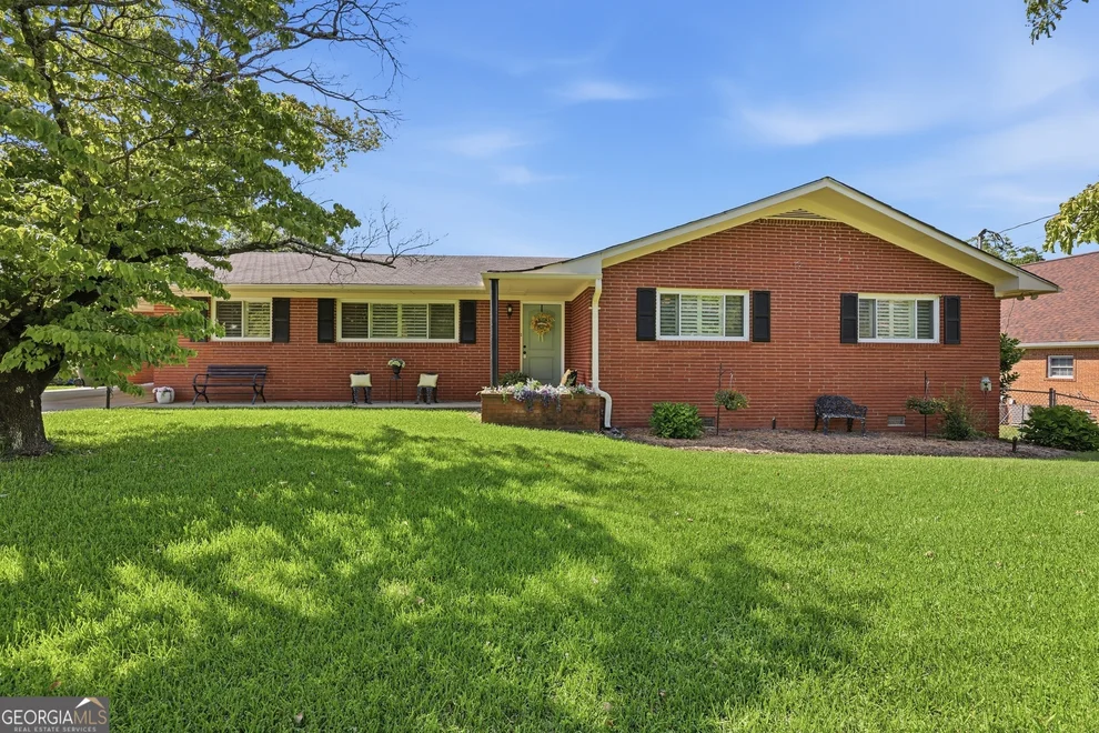 Unit for sale at 289 Skyline Drive, Toccoa, GA 30577