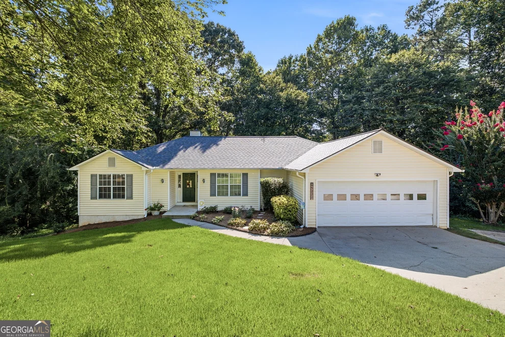 Unit for sale at 5221 Nimble Wood Way, Flowery Branch, GA 30542