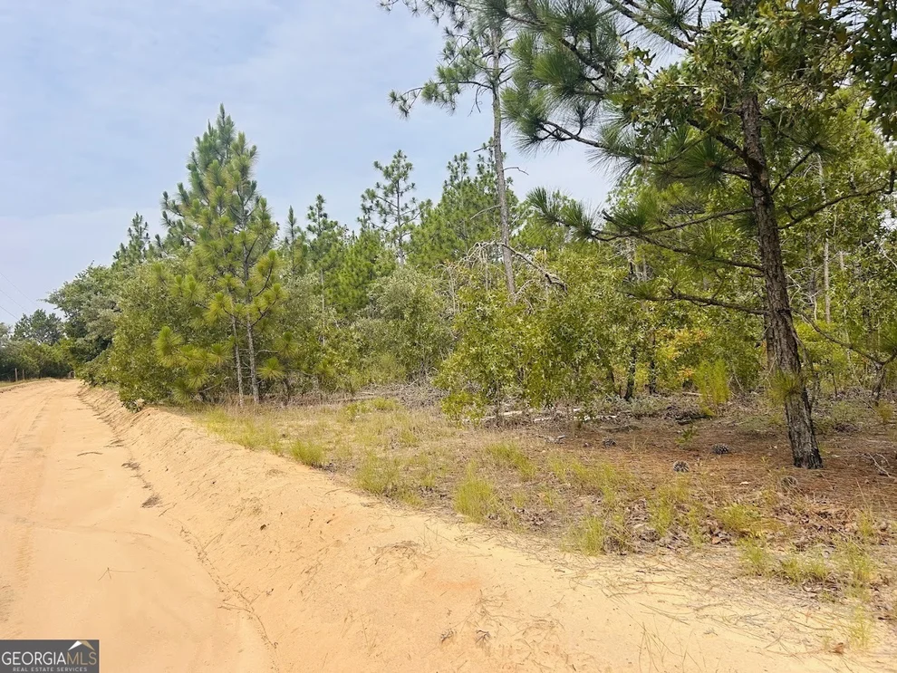 Unit for sale at 375 Village Lane, Mauk, GA 31058