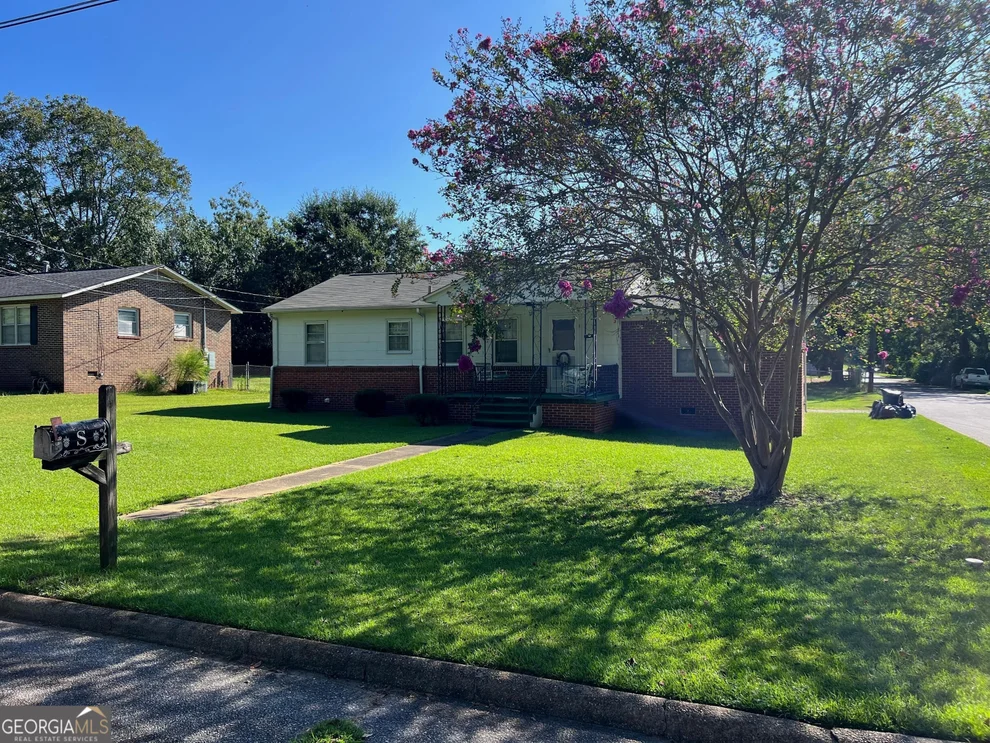 Unit for sale at 507 S 17th Avenue, Lanett, AL 36863