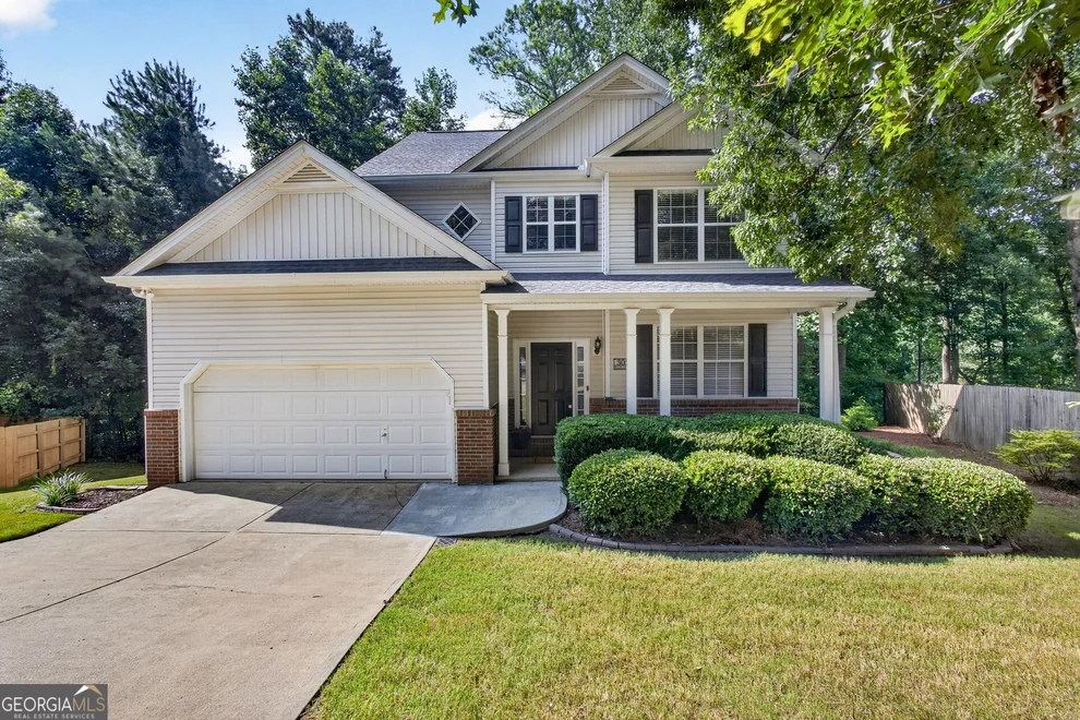 Unit for sale at 305 Penfield Circle, Sugar Hill, GA 30518