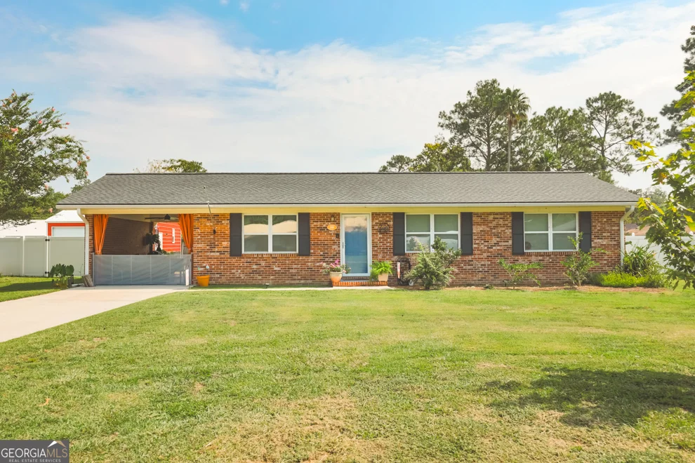 Unit for sale at 106 Beaver Drive, Blackshear, GA 31516