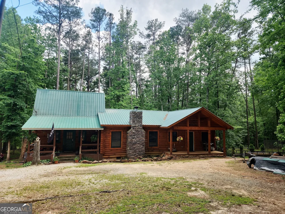 Unit for sale at 130 Greenock Cove, Toccoa, GA 30577