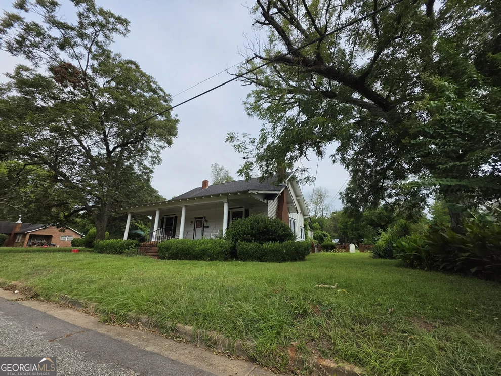 Unit for sale at 622 6th Avenue NE, Dawson, GA 39842