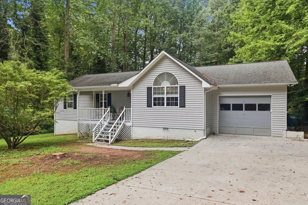 Unit for sale at 221 Oakdale Drive, Cornelia, GA 30531