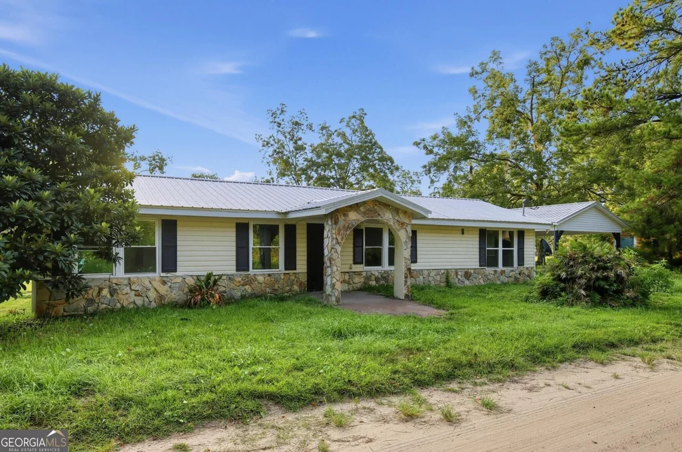 Unit for sale at 2519 6th Avenue, Waycross, GA 31503