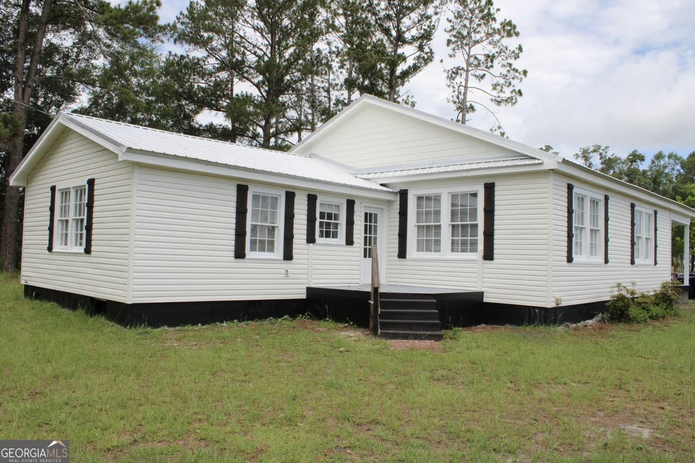 Unit for sale at 100 Ellis Jones Road, Baxley, GA 31513