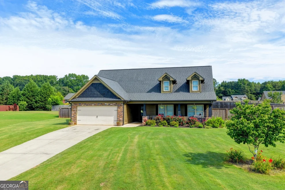Unit for sale at 82 Lake Point Court, Jefferson, GA 30549