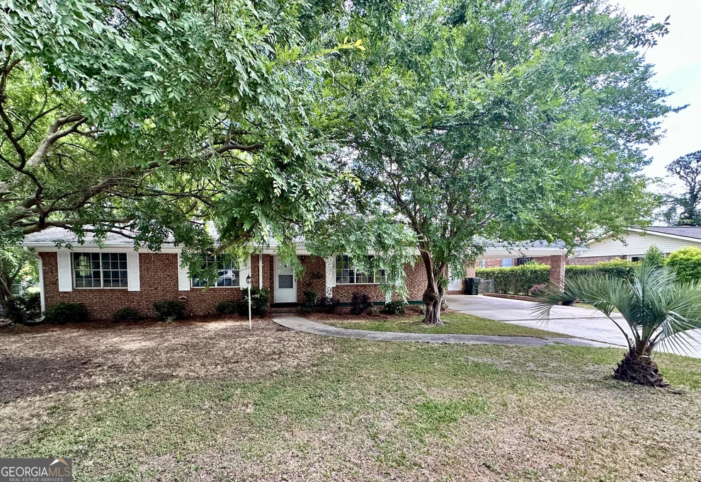 Unit for sale at 402 Pineview Drive, Waycross, GA 31501