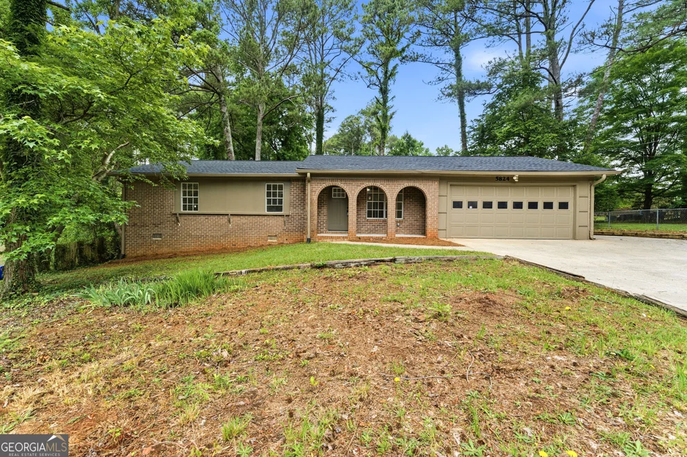 Unit for sale at 5824 Oakleaf Way, Stone Mountain, GA 30087