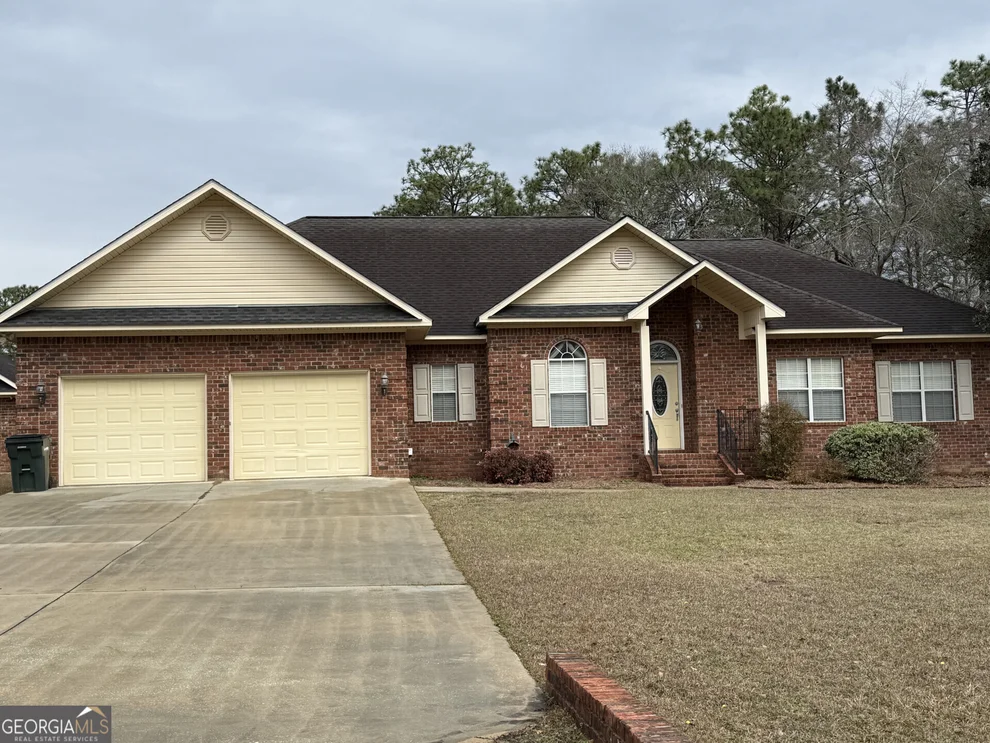 Unit for sale at 102 Oak Circle, Glennville, GA 30427