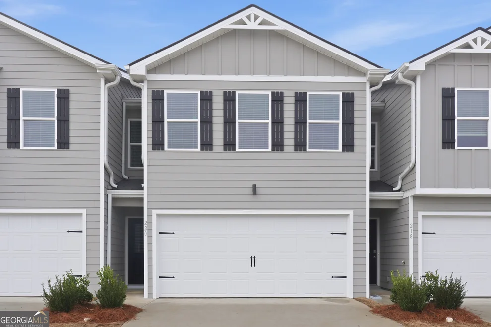 Unit for sale at 220 Norchester Avenue, Hogansville, GA 30230