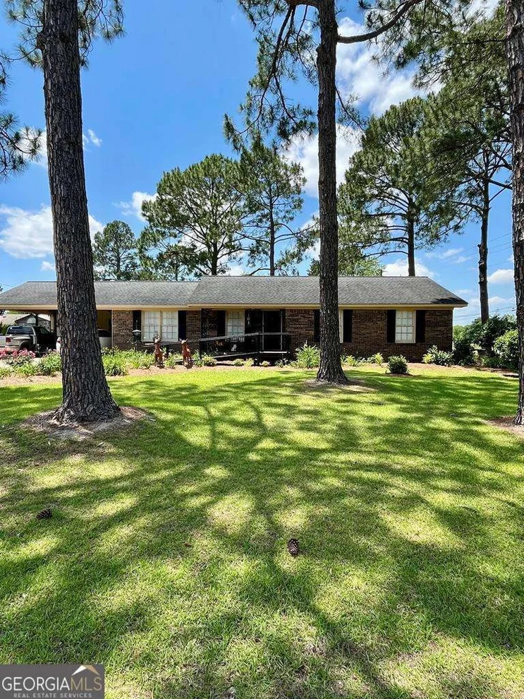 Unit for sale at 103 Meadowood Lane, Fitzgerald, GA 31750