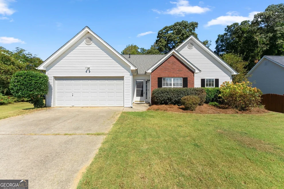 Unit for sale at 302 Shenandoah Circle, Winder, GA 30680
