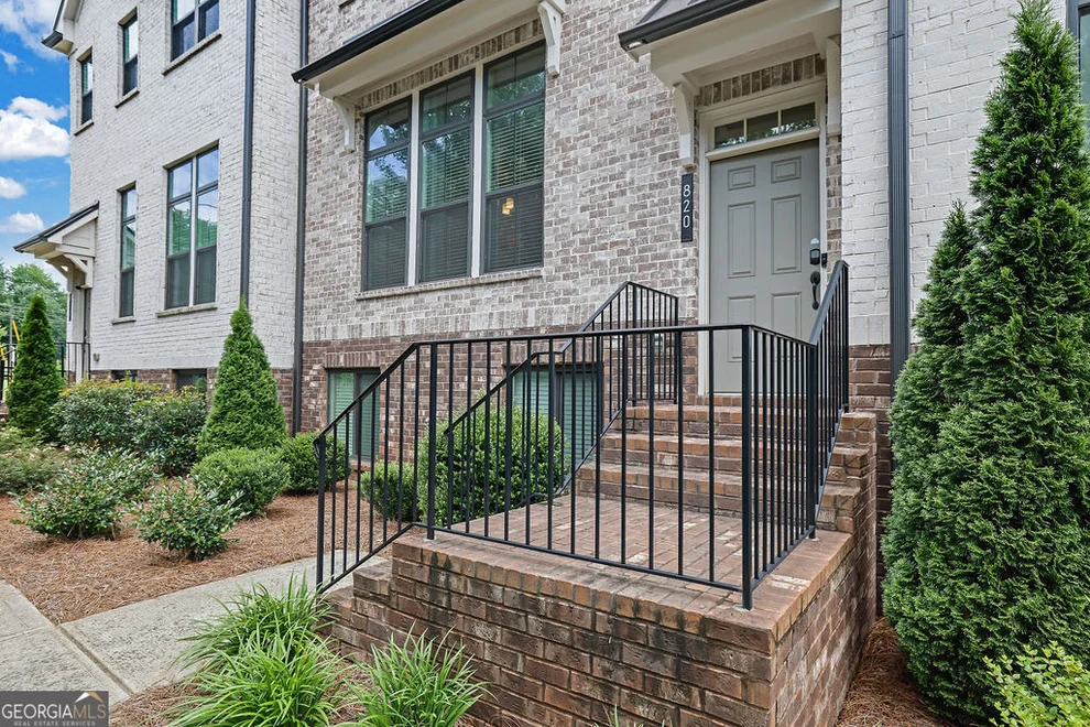 Unit for sale at 820 Fairview Circle, Roswell, GA 30076