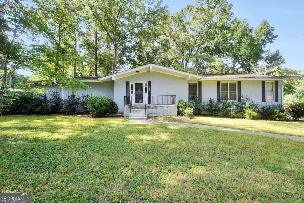 Unit for sale at 1327 Lakeshore Drive, Griffin, GA 30224