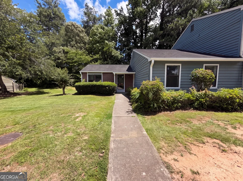 Unit for sale at 79 Sandalwood Circle, Lawrenceville, GA 30046
