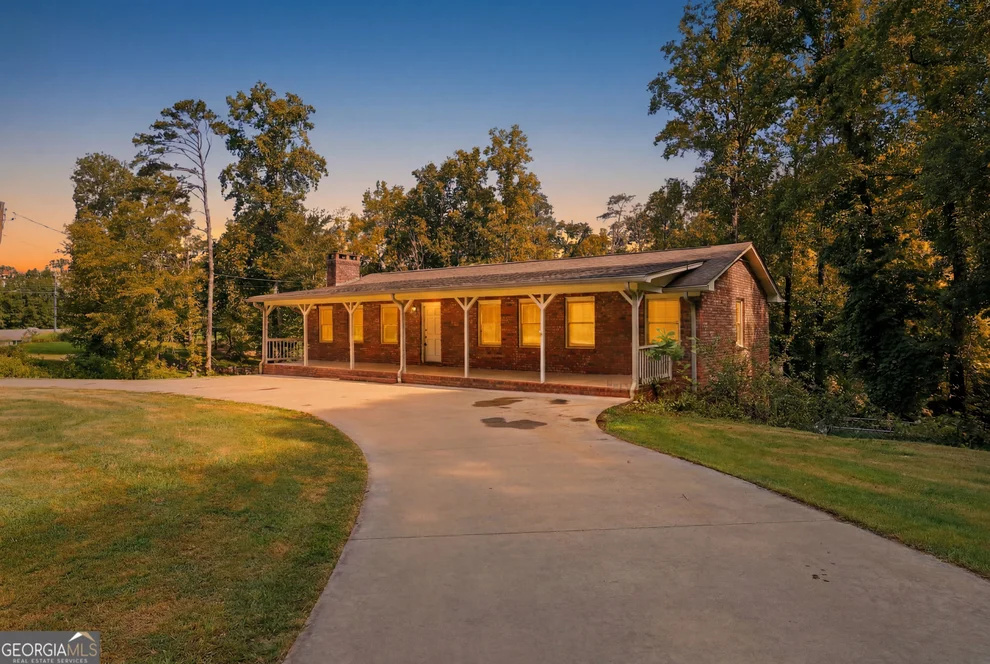 Unit for sale at 1042 Lakeland Drive, Toccoa, GA 30577
