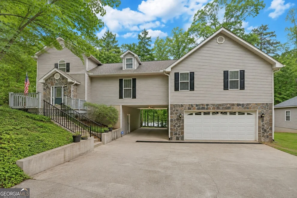 Unit for sale at 371 Shorewood Circle, Toccoa, GA 30577