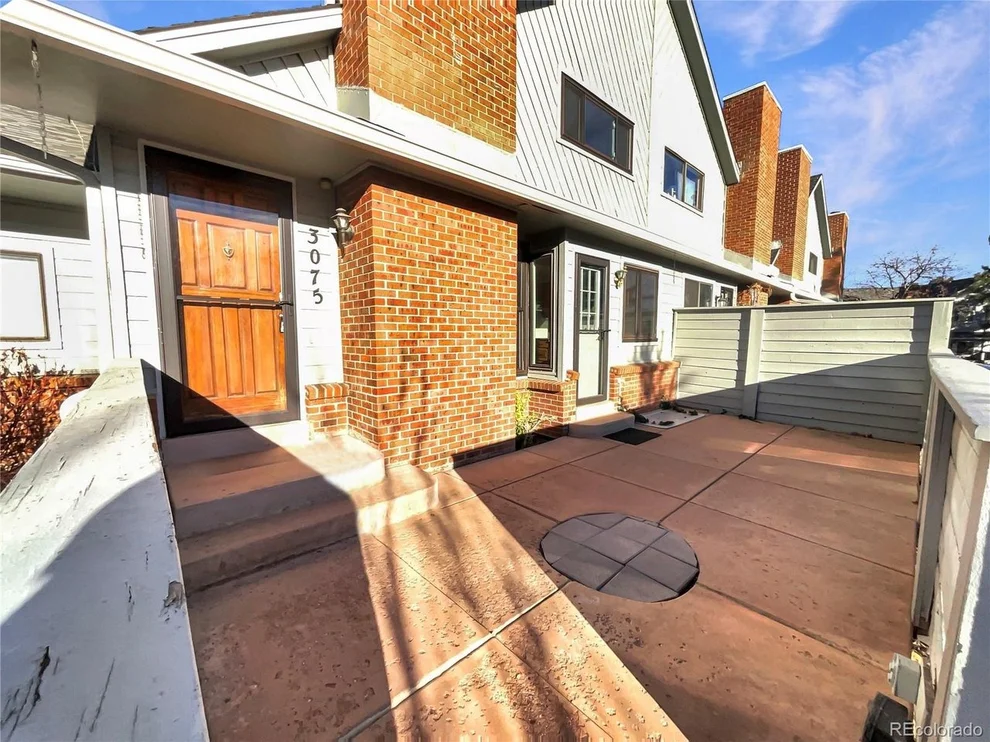 Unit for sale at 3075 E Long Cir, Centennial, CO 80122