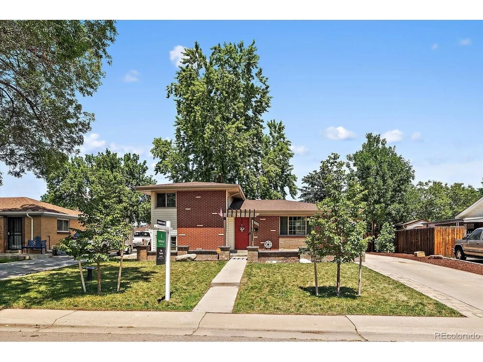 Unit for sale at 12303 E Park Lane Dr, Aurora, CO 80011