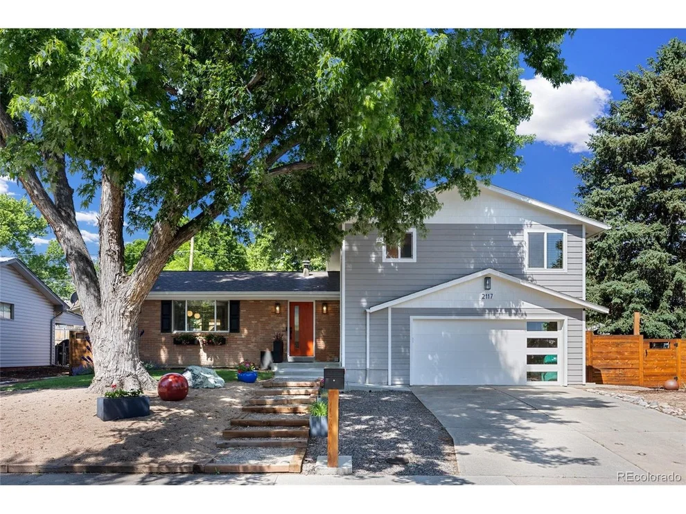 Unit for sale at 2117 S Balsam Ct, Lakewood, CO 80227