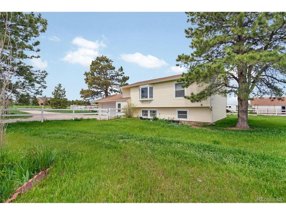 Unit for sale at 1527 Arabian Trl, Elizabeth, CO 80107