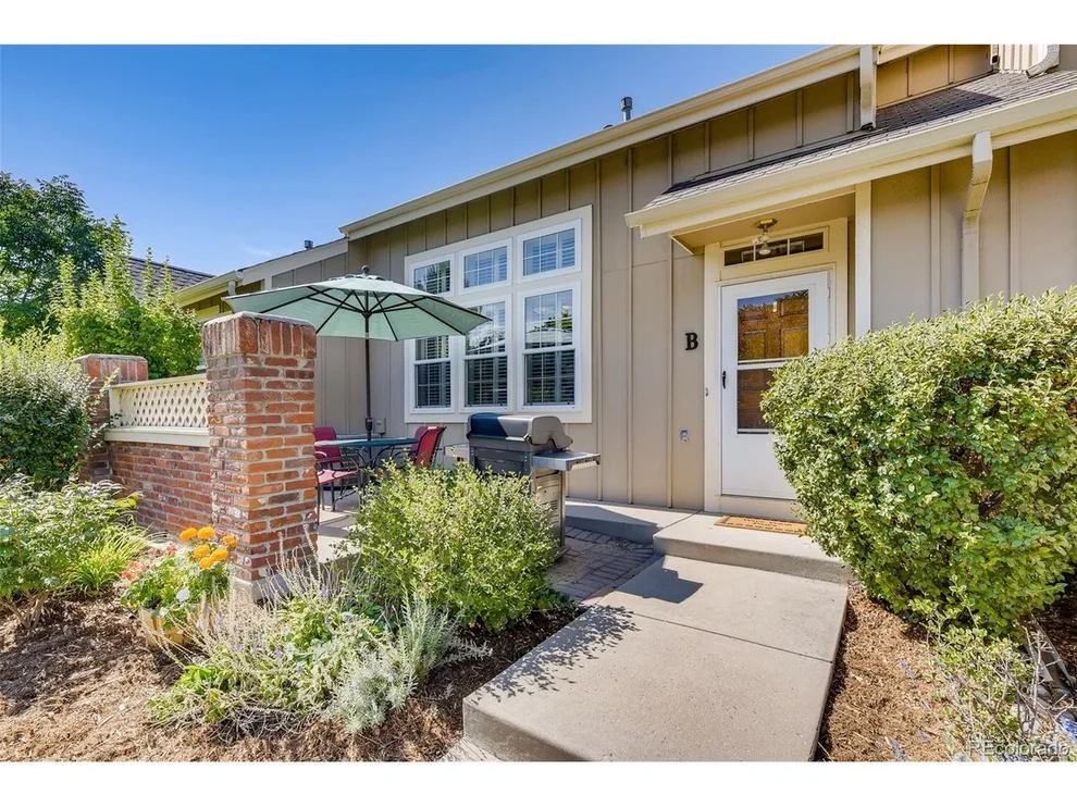 Unit for sale at 2996 W Long Dr, Littleton, CO 80120