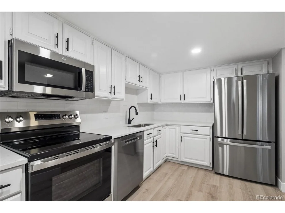 Unit for sale at 13901 E Marina Dr, Aurora, CO 80014