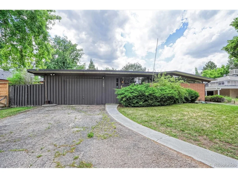 Unit for sale at 1585 S Elm St, Denver, CO 80222