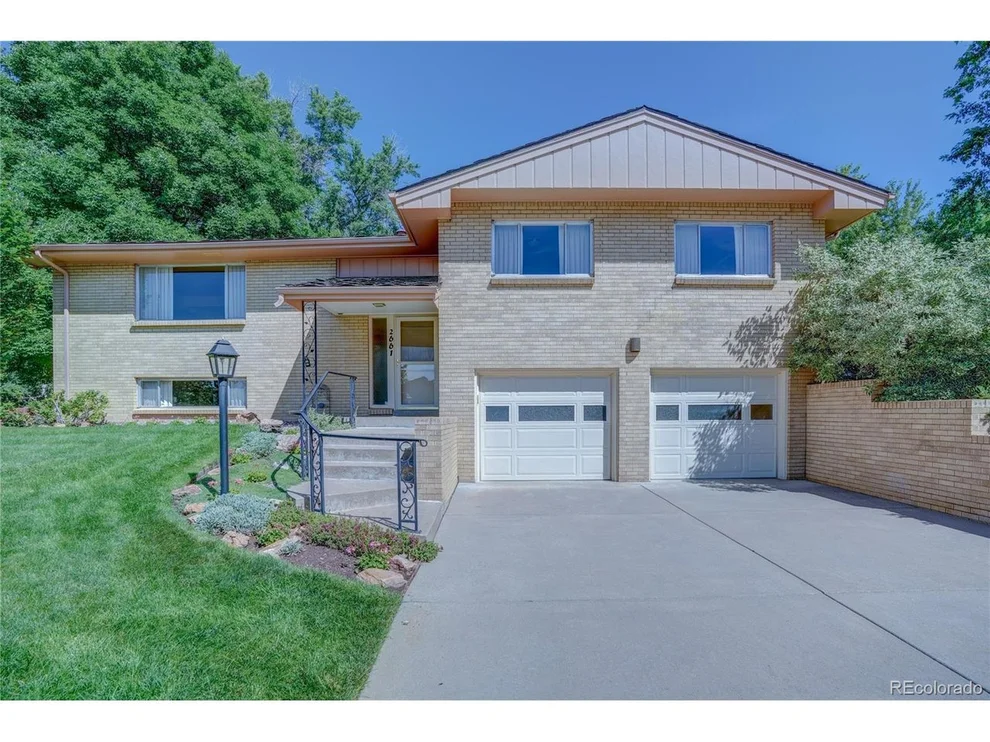 Unit for sale at 2661 S Chase Ln, Lakewood, CO 80227