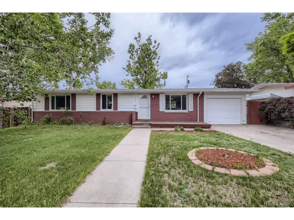Unit for sale at 2580 Cottonwood Dr, Denver, CO 80221