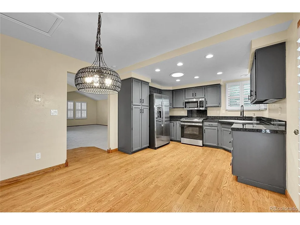 Unit for sale at 8785 W Quarto Cir, Littleton, CO 80128