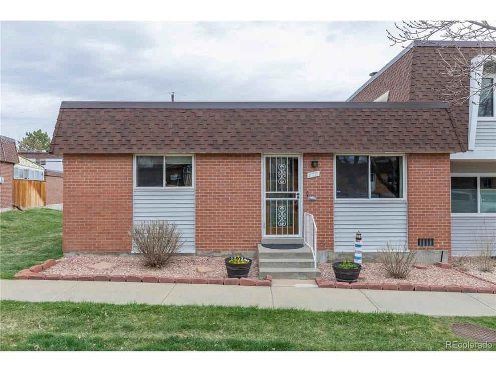Unit for sale at 770 S Youngfield Ct, Lakewood, CO 80228