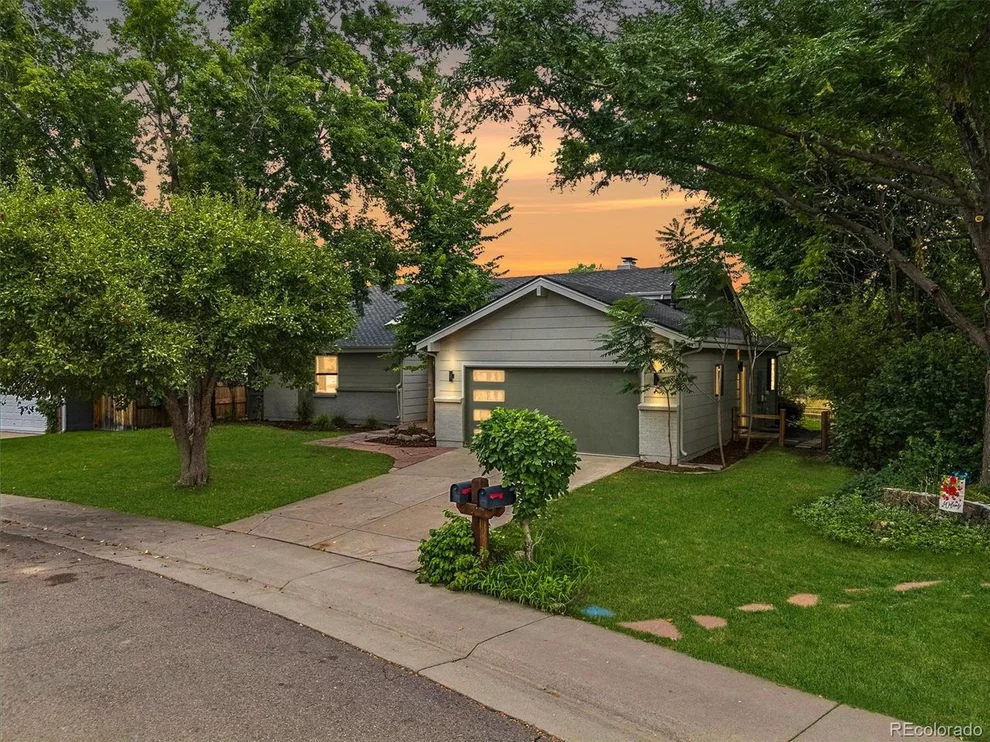 Unit for sale at 3265 E Hinsdale Pl, Centennial, CO 80122