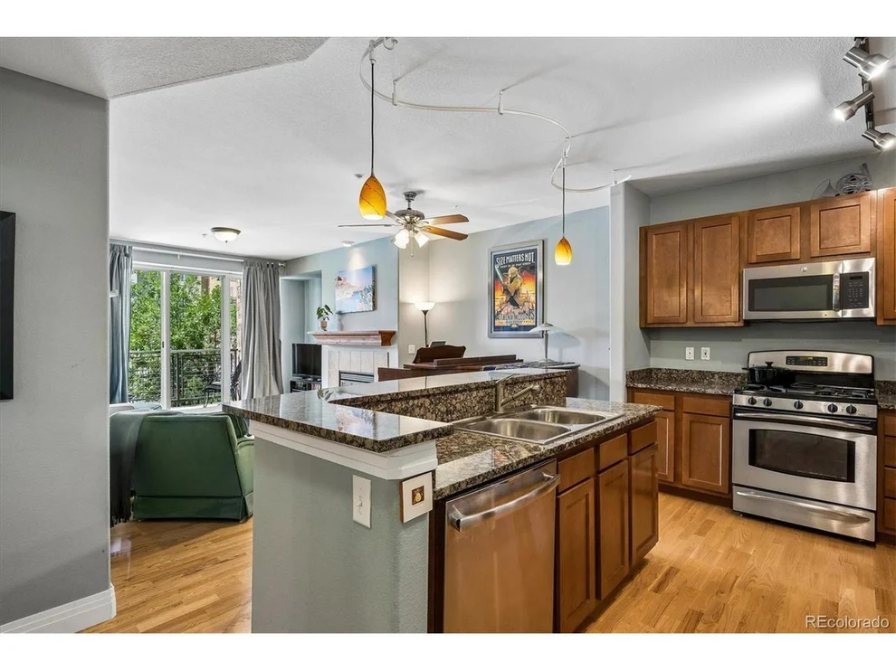 Unit for sale at 9079 E Panorama Cir, Englewood, CO 80112