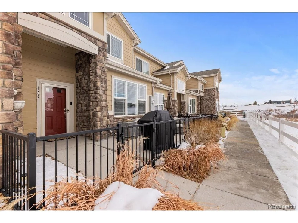 Unit for sale at 1797 S Buchanan Cir, Aurora, CO 80018